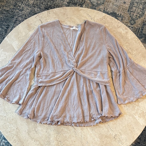 Maurice’s Large Elegant dusted purple Women's Top peplum style with bell sleeves - Picture 1 of 5